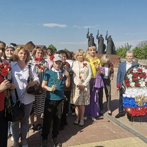 Возложение цветов и венков к братской могиле на мемориальном комплексе «Чижовский плацдарм»